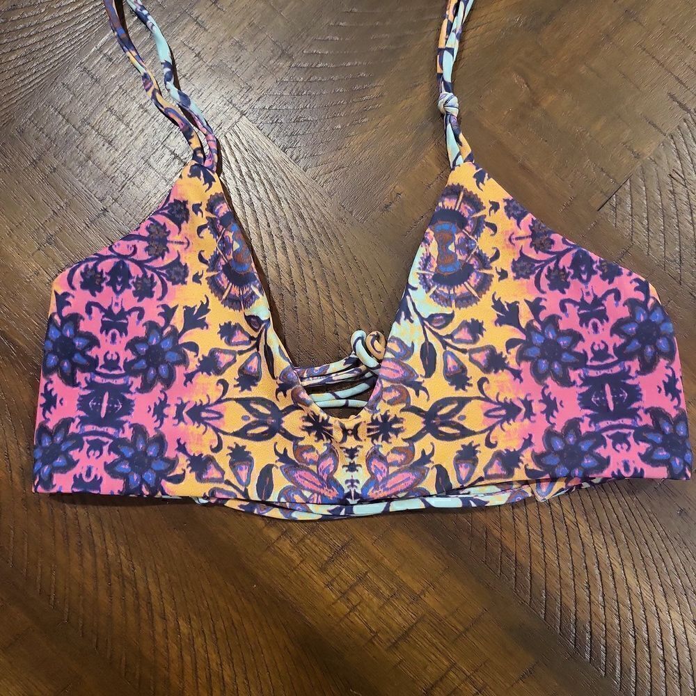 MSRP $95 Gypsy 05 Bikini Top Floral and Paisley XS Strappy NWT